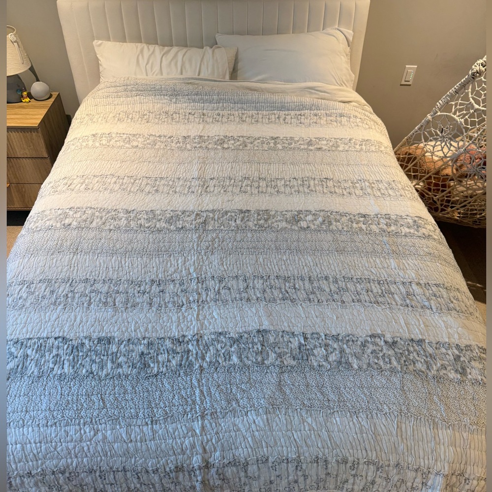 Pottery Barn Double Sided Quilt - Picture 10 of 12